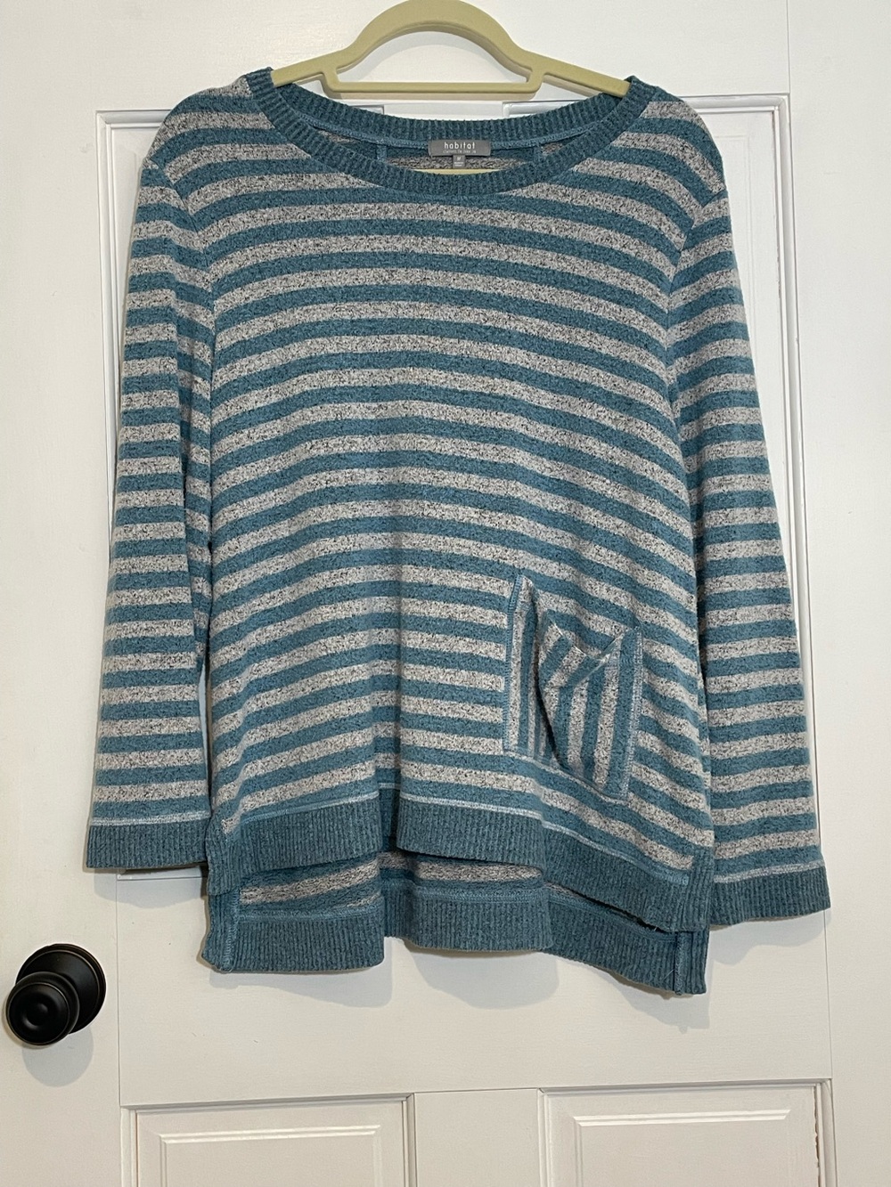 Habitat Women’s Medium Blue Gray Striped Knit Sweater Hi-Low Hem Pocket M